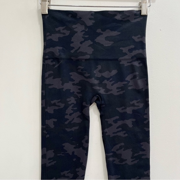 Spanx Look at Me Now Seamless Cropped Leggings Black Gray Camo Size Small - Picture 5 of 14